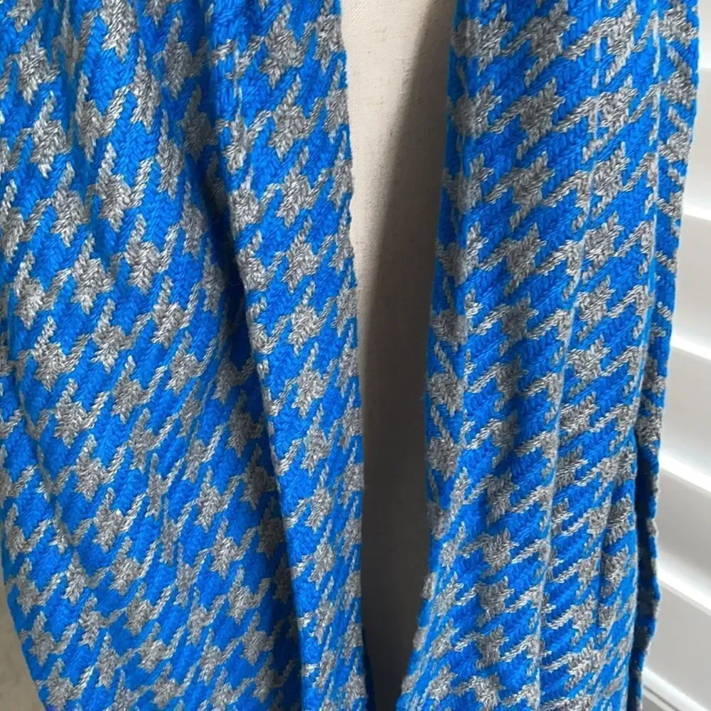 Blue & gray houndstooth Banana Republic scarf